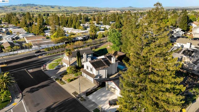 3208 Touriga Dr, Pleasanton, CA 94566