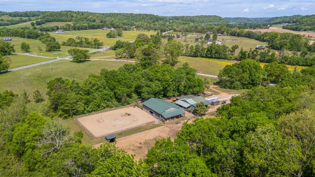 300 Gunter Smith Rd, Pulaski, TN 38478