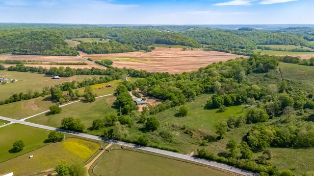 300 Gunter Smith Rd, Pulaski, TN 38478