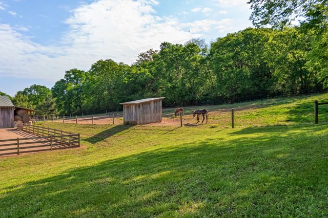 300 Gunter Smith Rd, Pulaski, TN 38478