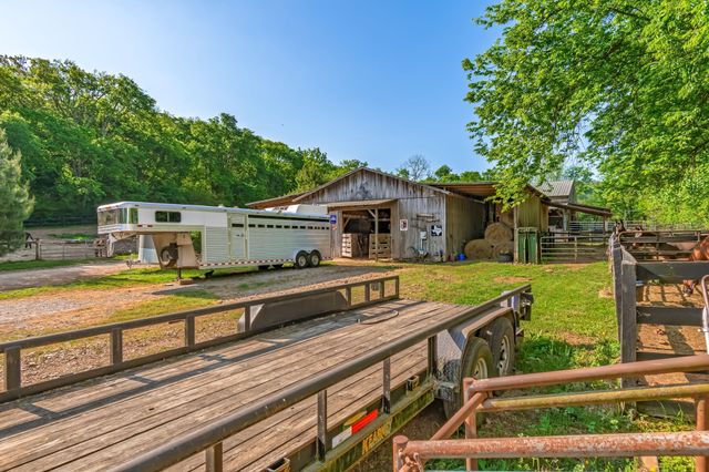 300 Gunter Smith Rd, Pulaski, TN 38478