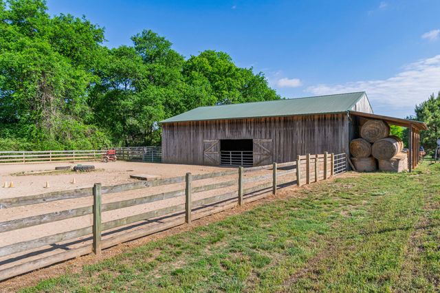 300 Gunter Smith Rd, Pulaski, TN 38478