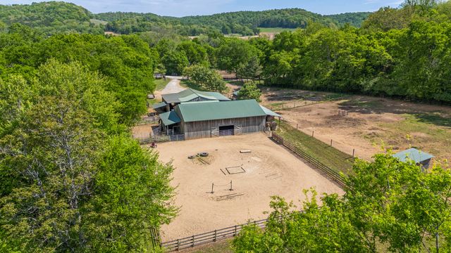 300 Gunter Smith Rd, Pulaski, TN 38478