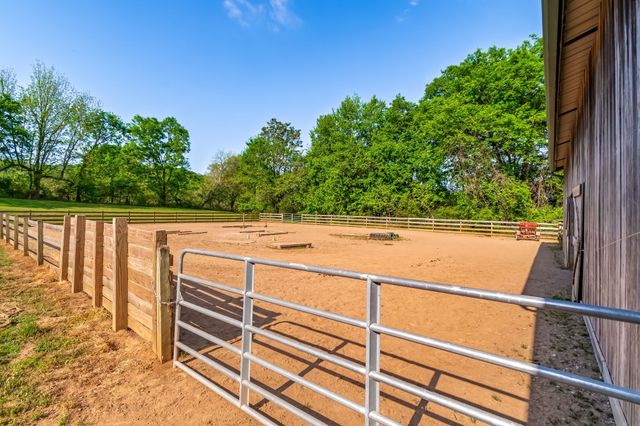 300 Gunter Smith Rd, Pulaski, TN 38478