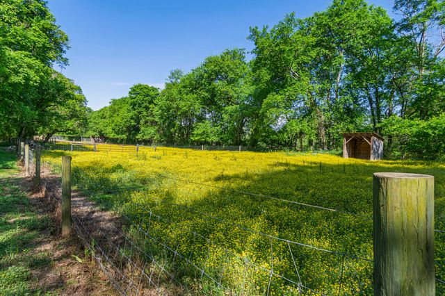300 Gunter Smith Rd, Pulaski, TN 38478
