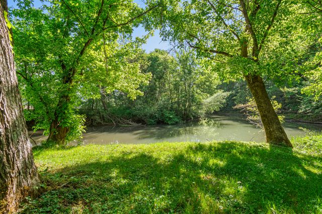 300 Gunter Smith Rd, Pulaski, TN 38478