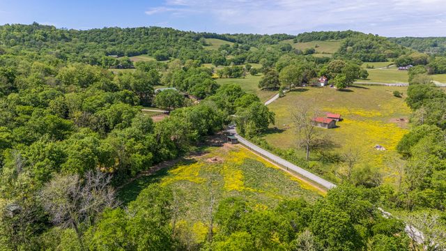 300 Gunter Smith Rd, Pulaski, TN 38478