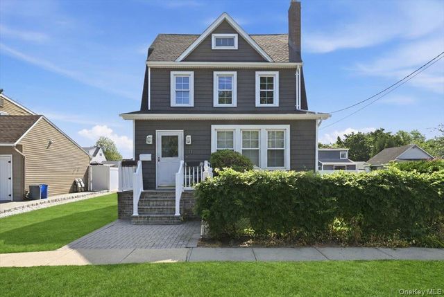 11 Moeller Street, Hicksville, NY 11801