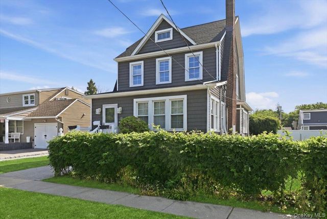 11 Moeller Street, Hicksville, NY 11801
