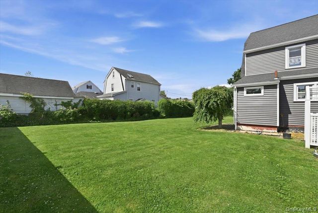 11 Moeller Street, Hicksville, NY 11801