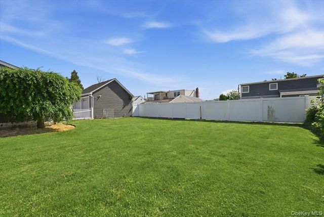 11 Moeller Street, Hicksville, NY 11801