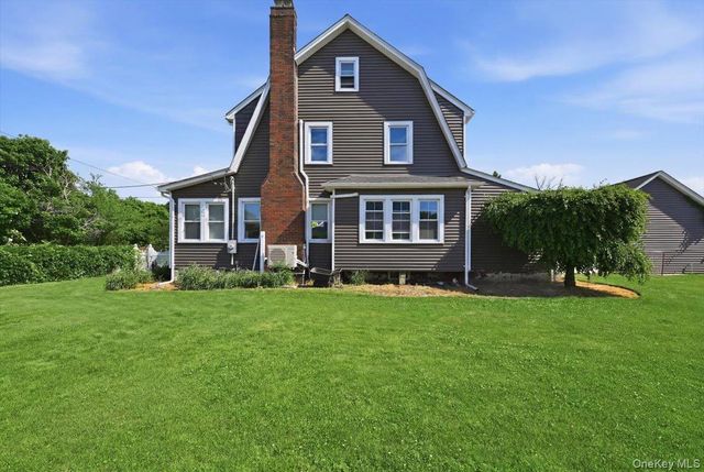 11 Moeller Street, Hicksville, NY 11801