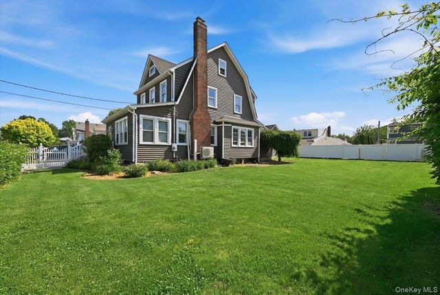 11 Moeller Street, Hicksville, NY 11801