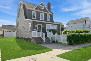 11 Moeller Street, Hicksville, NY 11801