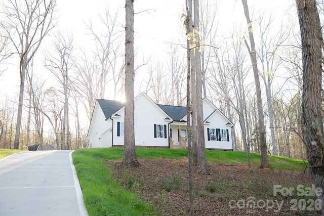 1254 Rainbow Circle, Catawba, SC 29704