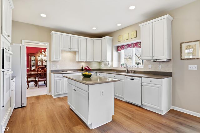 10828 Woodmont Lane, Fishers, IN 46037