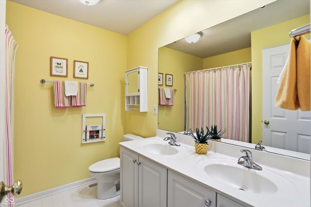 10828 Woodmont Lane, Fishers, IN 46037