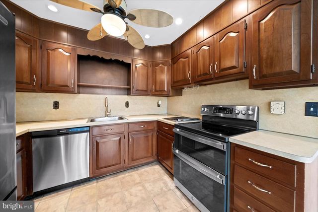 2 JOBS LN, Newark, DE 19711