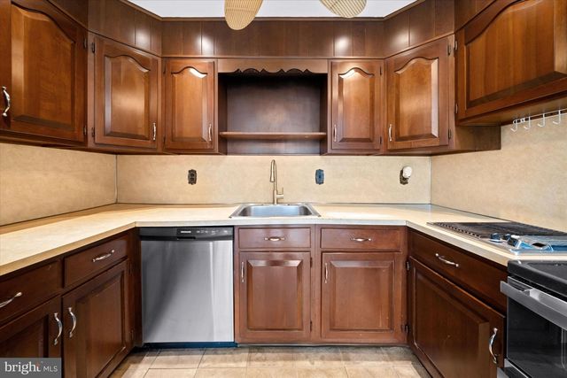 2 JOBS LN, Newark, DE 19711