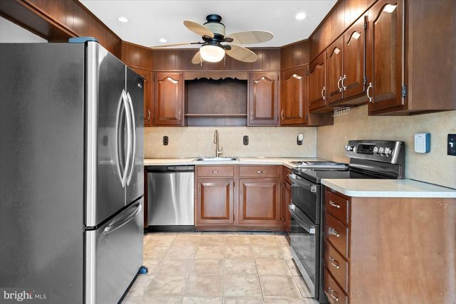 2 JOBS LN, Newark, DE 19711