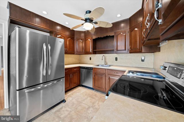 2 JOBS LN, Newark, DE 19711