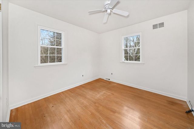2 JOBS LN, Newark, DE 19711