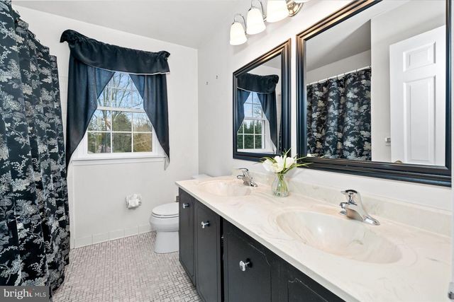 2 JOBS LN, Newark, DE 19711