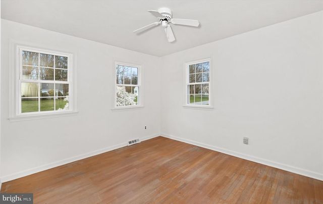 2 JOBS LN, Newark, DE 19711