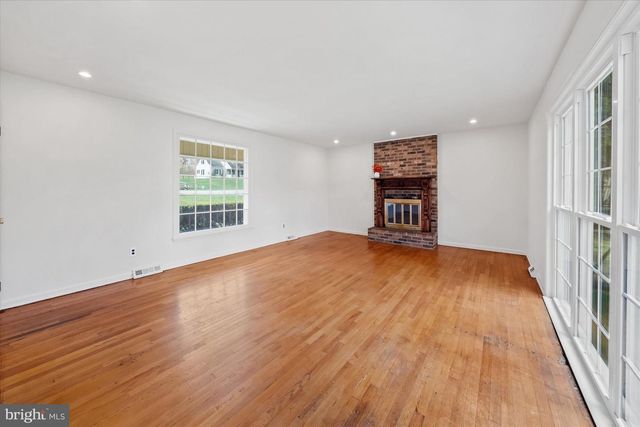 2 JOBS LN, Newark, DE 19711
