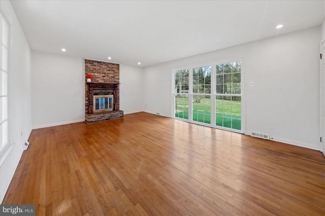 2 JOBS LN, Newark, DE 19711