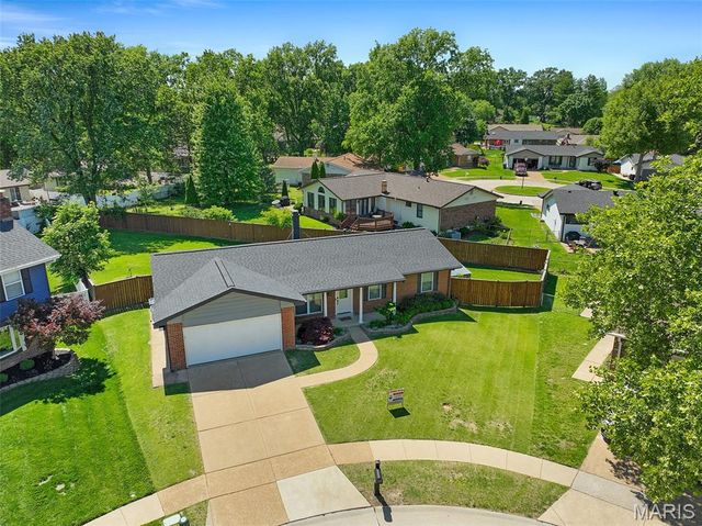 5859 Hunterbrook Court, Oakville, MO 63129
