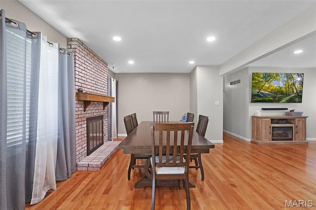 5859 Hunterbrook Court, Oakville, MO 63129