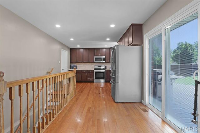 5859 Hunterbrook Court, Oakville, MO 63129