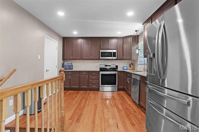 5859 Hunterbrook Court, Oakville, MO 63129