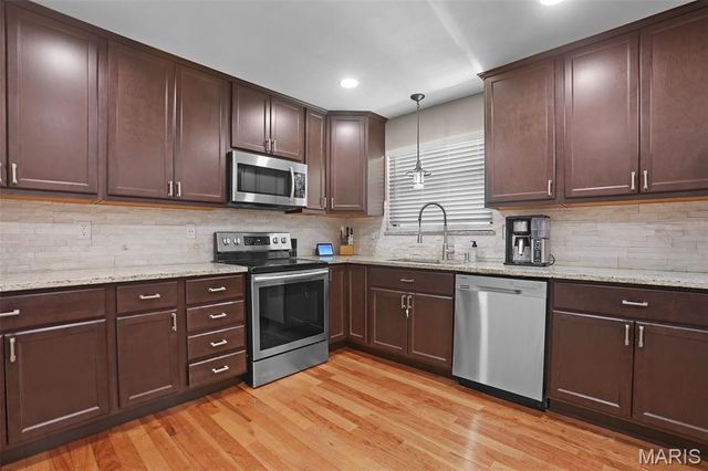 5859 Hunterbrook Court, Oakville, MO 63129