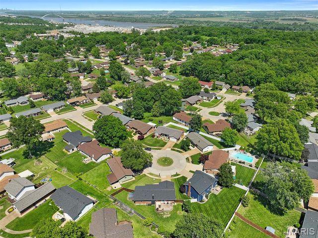 5859 Hunterbrook Court, Oakville, MO 63129