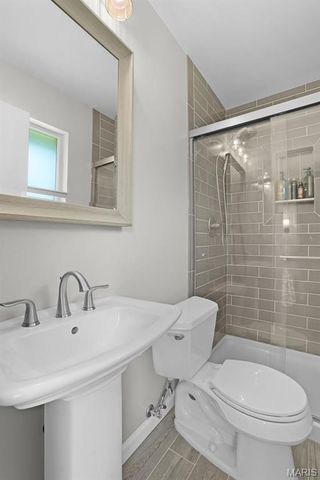 5859 Hunterbrook Court, Oakville, MO 63129