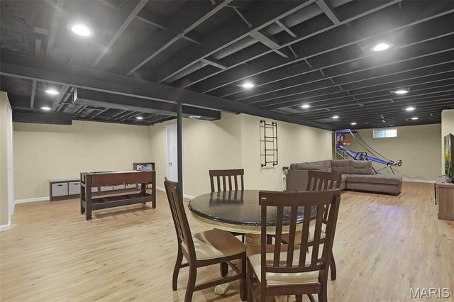 5859 Hunterbrook Court, Oakville, MO 63129