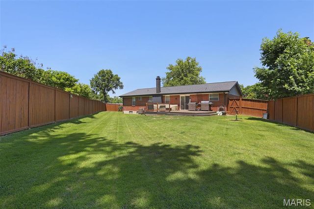 5859 Hunterbrook Court, Oakville, MO 63129