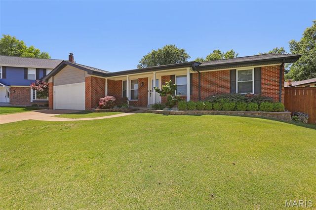 5859 Hunterbrook Court, Oakville, MO 63129