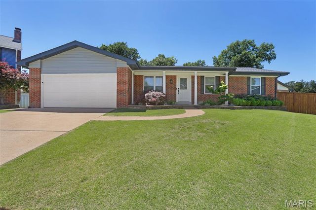 5859 Hunterbrook Court, Oakville, MO 63129