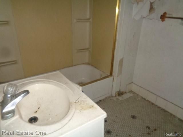 5776 Lakeview Street, Detroit, MI 48213