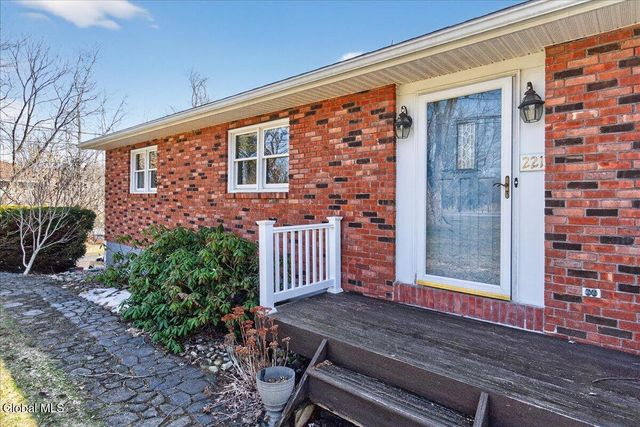 221 Droms Road, Glenville, NY 12302