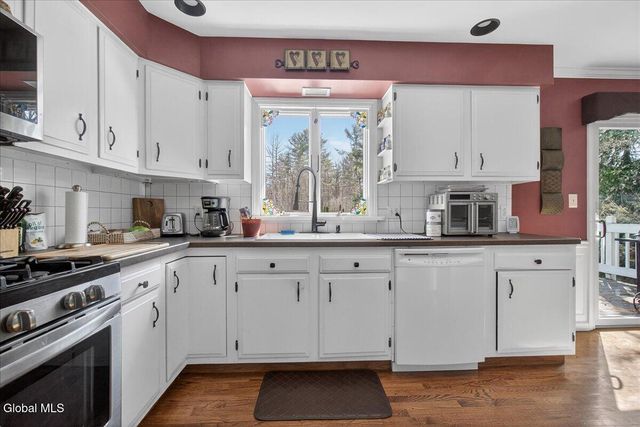 221 Droms Road, Glenville, NY 12302