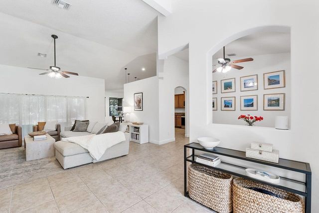9608 Mockingbird Trail, Jupiter, FL 33478