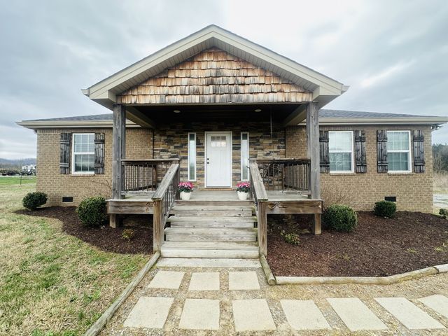 150 E Harris Rd, Bethpage, TN 37022