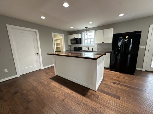 150 E Harris Rd, Bethpage, TN 37022