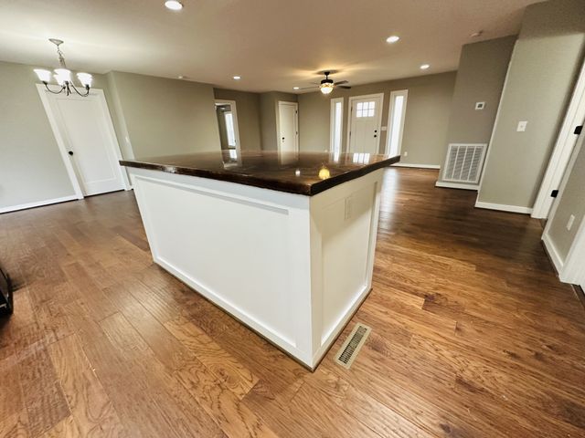 150 E Harris Rd, Bethpage, TN 37022