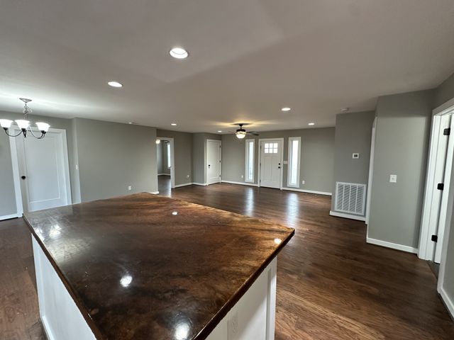 150 E Harris Rd, Bethpage, TN 37022