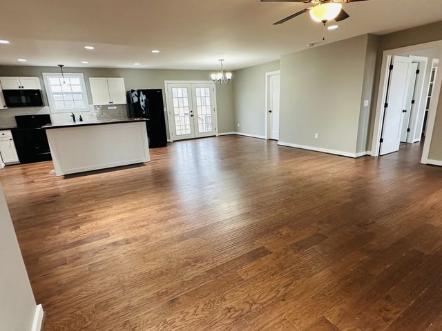 150 E Harris Rd, Bethpage, TN 37022